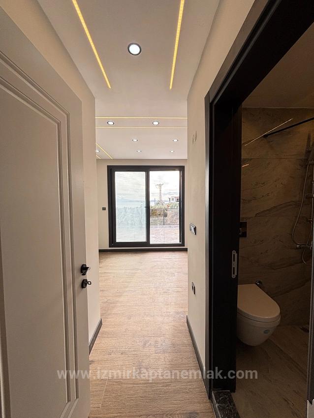 Ultraluxuriöse 4+1-Triplex-Villa Mit Freistehendem Großen Garten In İzmir Seferihisar Doğanbey