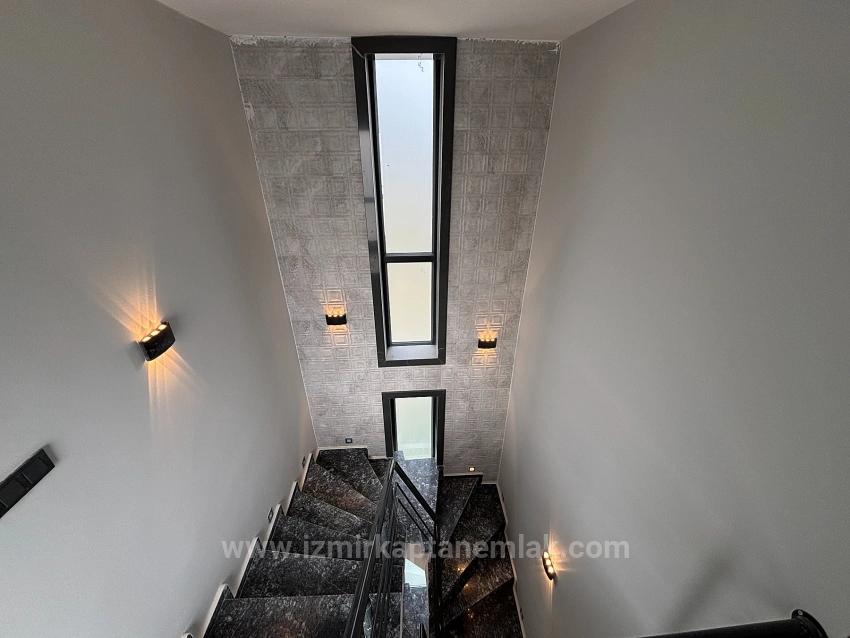 Ultraluxuriöse 4+1-Triplex-Villa Mit Freistehendem Großen Garten In İzmir Seferihisar Doğanbey