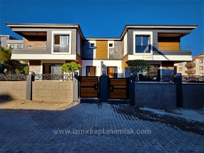 Ultraluxuriöse 3+1-Villa Mit Großem Garten Zum Verkauf In Izmir Seferihisar Camikebir