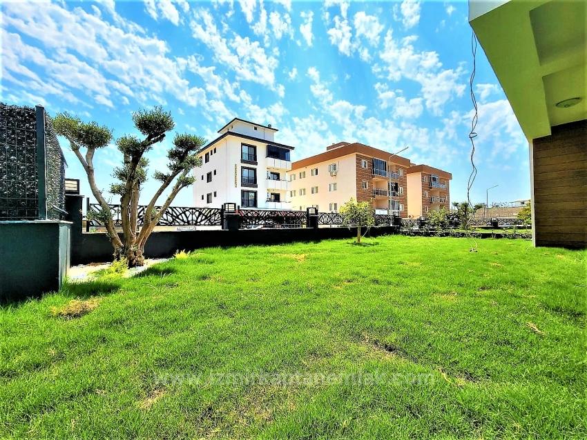 Ultraluxuriöse 3+1-Villa Mit Großem Garten Zum Verkauf In Izmir Seferihisar Camikebir