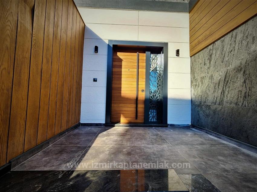 Ultraluxuriöse 3+1-Villa Mit Großem Garten Zum Verkauf In Izmir Seferihisar Camikebir