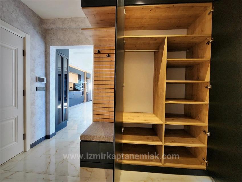 Ultraluxuriöse 3+1-Villa Mit Großem Garten Zum Verkauf In Izmir Seferihisar Camikebir