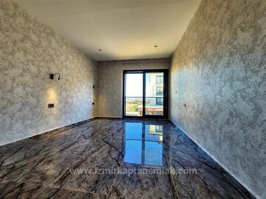 Ultraluxuriöse 3+1-Villa Mit Großem Garten Zum Verkauf In Izmir Seferihisar Camikebir