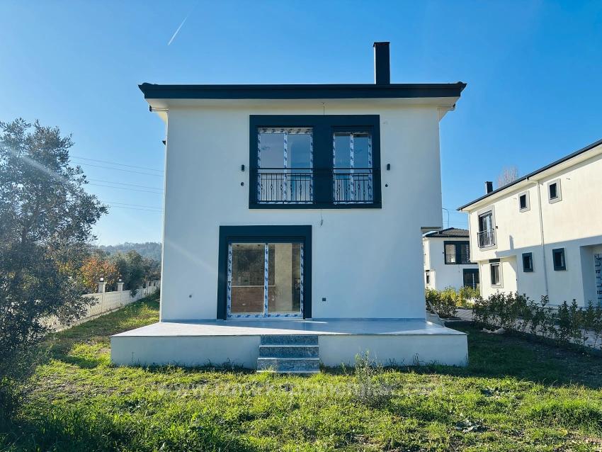 3+1-Maisonette-Villa In Einer Bewachten Wohnanlage Im Viertel Kavakdere, Seferihisar, Izmir