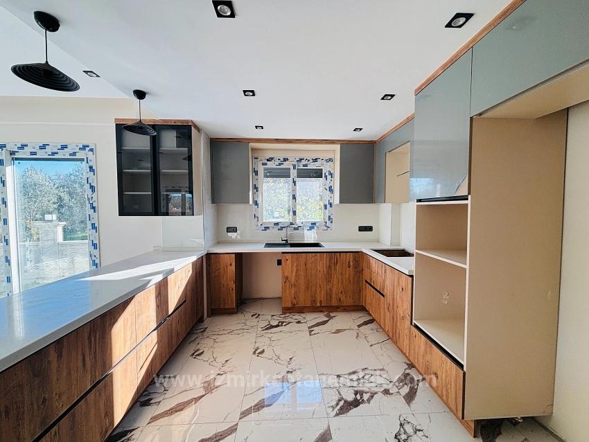 3+1-Maisonette-Villa In Einer Bewachten Wohnanlage Im Viertel Kavakdere, Seferihisar, Izmir