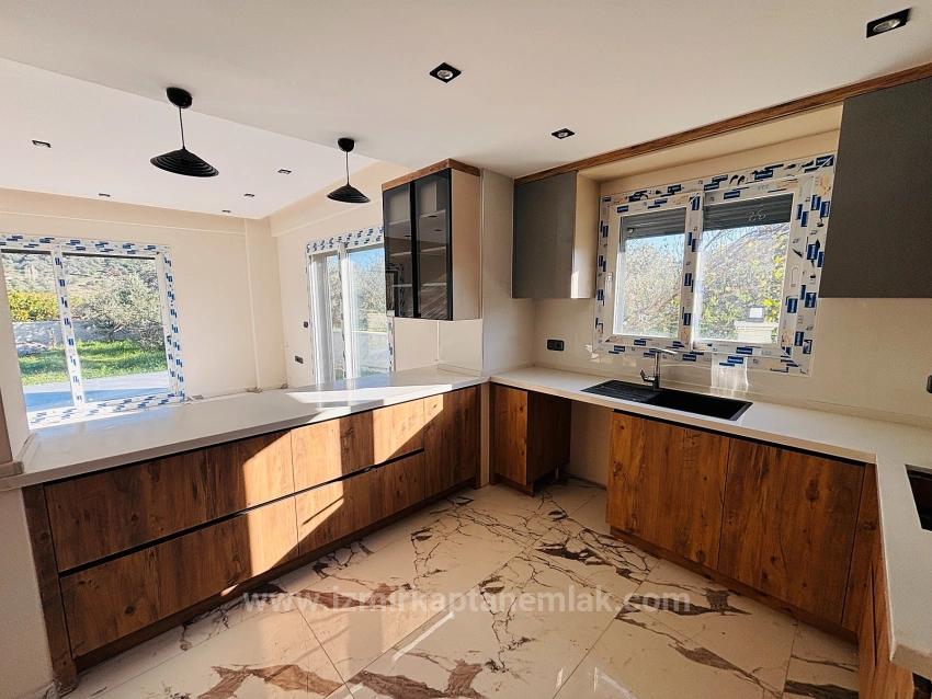 3+1-Maisonette-Villa In Einer Bewachten Wohnanlage Im Viertel Kavakdere, Seferihisar, Izmir