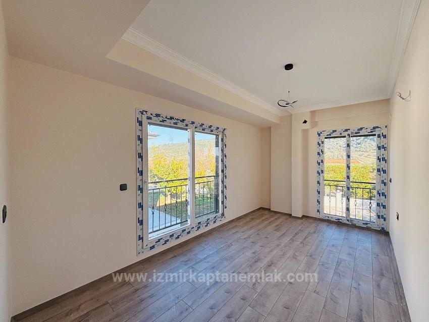 3+1-Maisonette-Villa In Einer Bewachten Wohnanlage Im Viertel Kavakdere, Seferihisar, Izmir