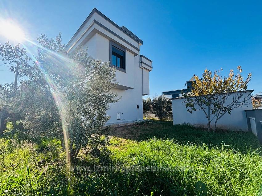 Freistehende 3+1-Zimmer-Maisonette-Villa Mit Eigenem Bad Im Stadtteil Payamlı, Seferihisar, Izmir