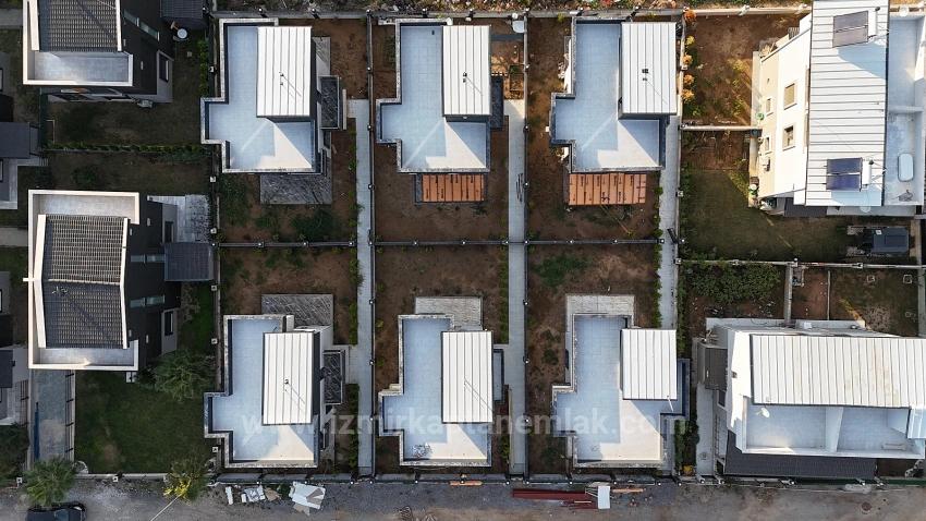 2+1 Villa Mit Großzügigem Garten In Einer Bewachten Wohnanlage Im Viertel Cumhuriyet, Seferihisar, Izmir