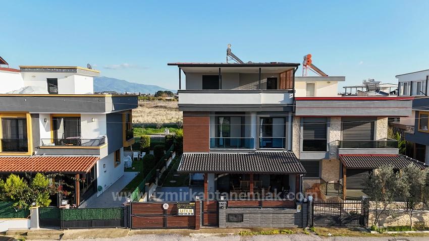 3+1-Zimmer Sommerhaus Zu verkaufen in Cumhuriyet Bz. Seferihisar Doğanbey - 165 m²