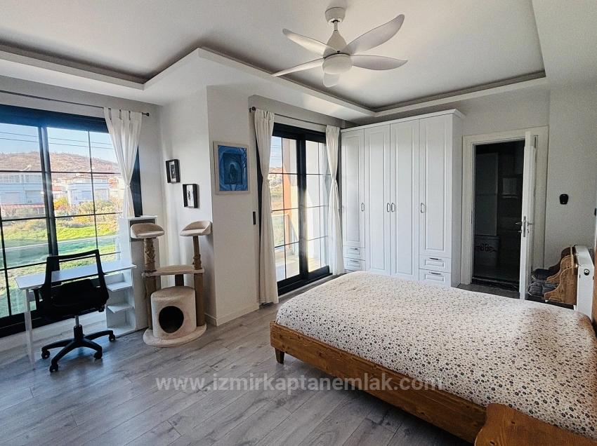 Freistehende Villa Mit 3+1 Schlafzimmern, Großem Garten Und Badezimmer En Suite In Jedem Schlafzimmer