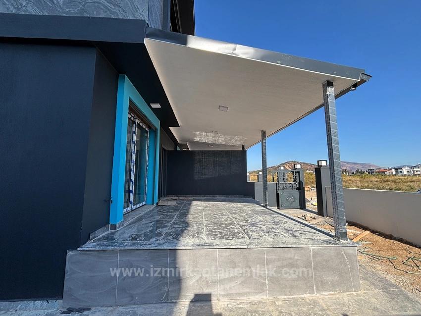 Wunderschön Gelegene 3+1-Triplex-Sommervilla In Cumhuriyet, Seferihisar, Izmir.