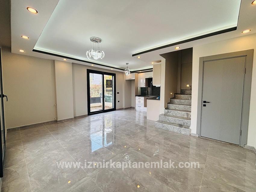 3+1-Zimmer Villa Zu verkaufen in Payamlı Bz. Seferihisar Doğanbey - 135 m²