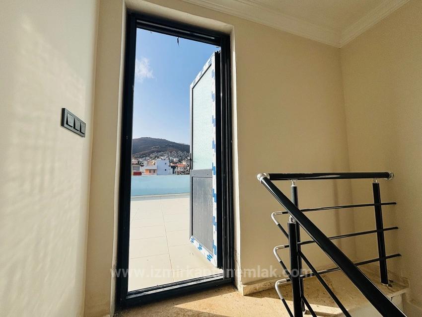 2+1 Villa Mit Großem Garten Zum Verkauf Im Viertel Atatürk, Seferihisar, İzmir