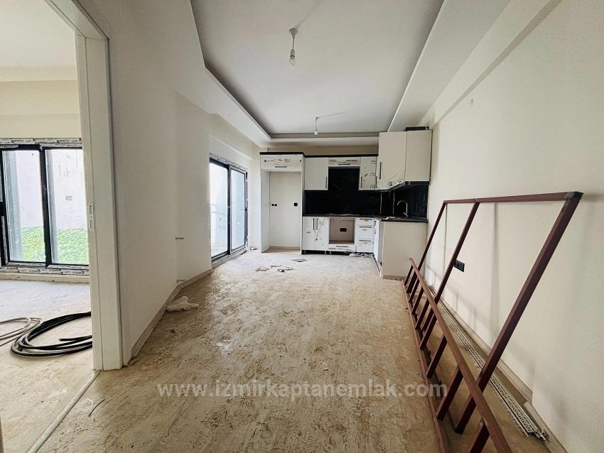 1+1 Wohnung Im Stadtteil Turabiye, Seferihisar, Izmir