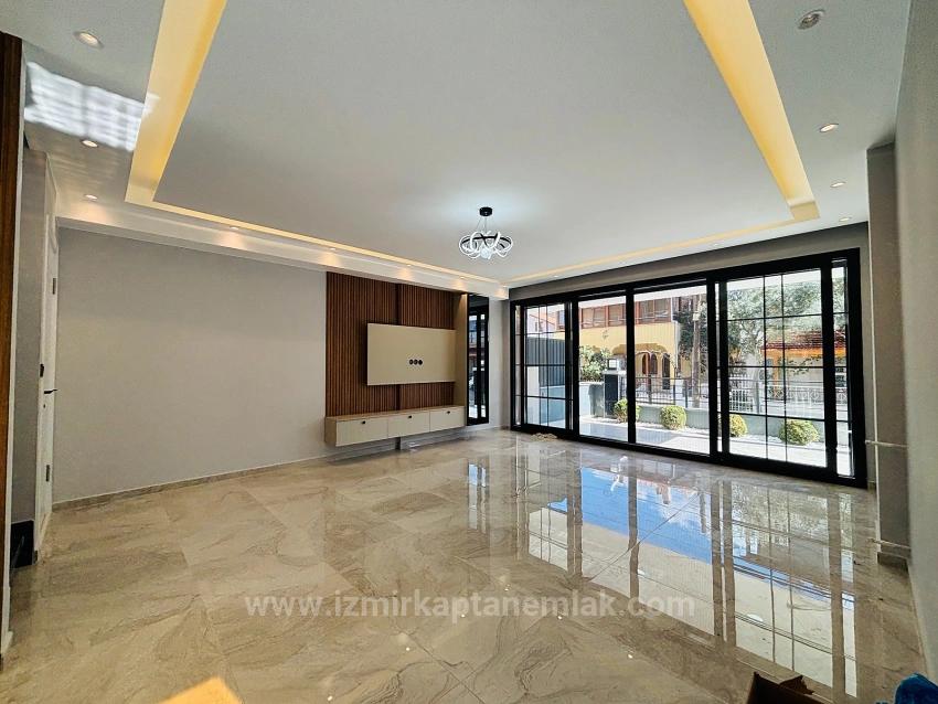 Ultra-Luxus-Sommerhaus Mit 3+1 Schlafzimmern Und Smart-Home-System, 50 M Vom Meer Entfernt In Ürkmez, Seferihisar, İzmir