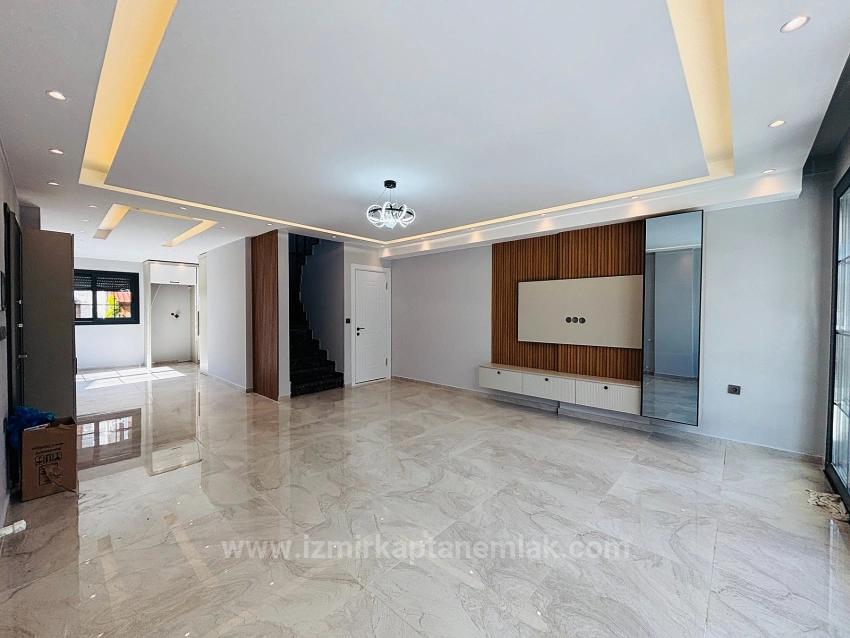 Ultra-Luxus-Sommerhaus Mit 3+1 Schlafzimmern Und Smart-Home-System, 50 M Vom Meer Entfernt In Ürkmez, Seferihisar, İzmir