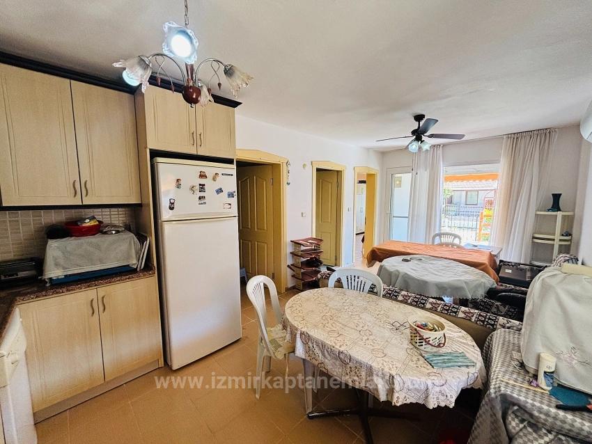 2+1 Freistehende Villa Auf Einem Grundstück In Izmir Seferihisar Cumhuriyet, 200 M Vom Meer Entfernt