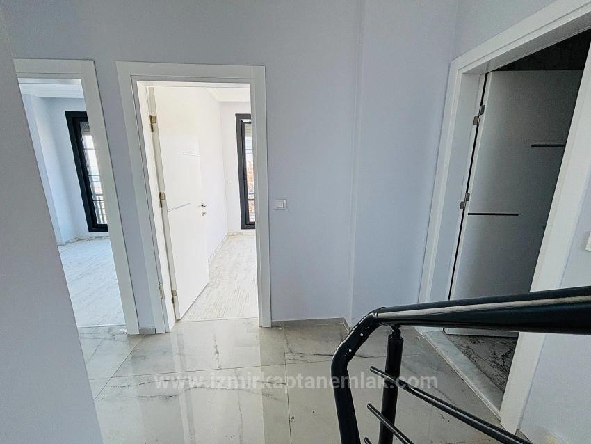 Meerblick, Erdgasbeheizt, 3+1 Doppelhaus-Sommervilla In Akarca, Seferihisar, Izmir