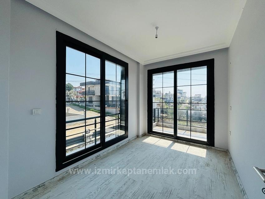 Meerblick, Erdgasheizung, Freistehendes 3+1-Zimmer-Sommerhaus Im Viertel Akarca, Seferihisar, Izmir.