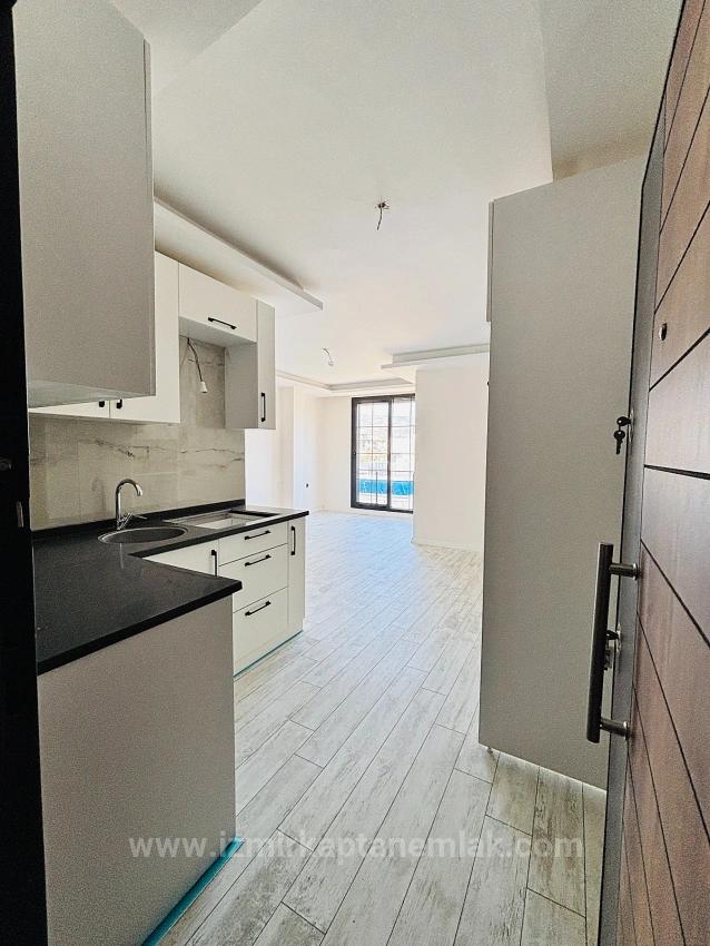 Renovierte 1+1-Wohnung Zum Verkauf In Der Deniz-Straße Im Bezirk Seferihisar Payamlı In Izmir