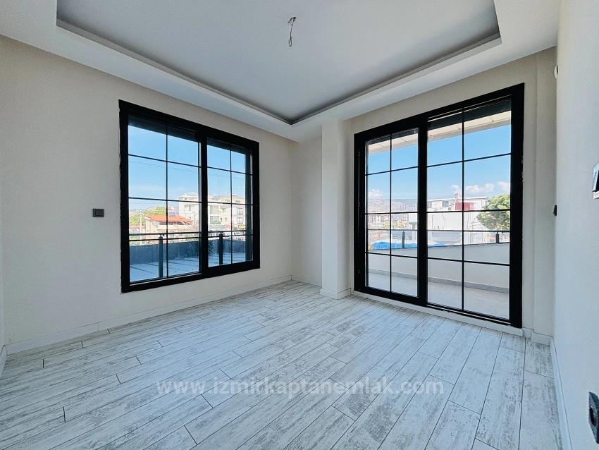 Renovierte 1+1-Wohnung Zum Verkauf In Der Deniz-Straße Im Bezirk Seferihisar Payamlı In Izmir