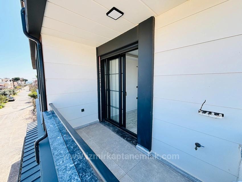 Renovierte 1+1-Wohnung Zum Verkauf In Der Deniz-Straße Im Bezirk Seferihisar Payamlı In Izmir