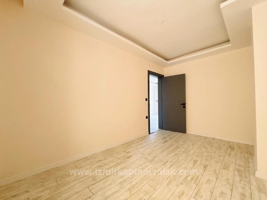 Renovierte 2+1-Wohnung Zum Verkauf In Der Deniz-Straße, Payamlı-Viertel, Seferihisar, Izmir.