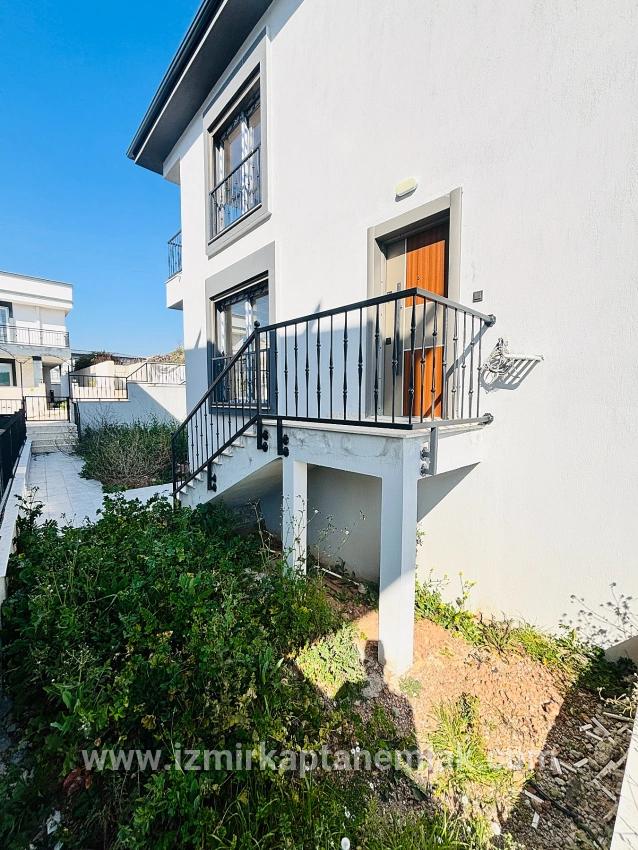 2+1-Zimmer Sommerhaus Zu verkaufen in Payamlı Bz. Seferihisar Doğanbey - 85 m²