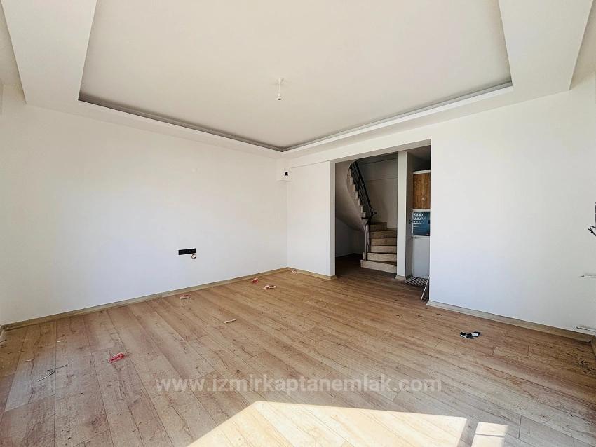 2+1 Villa Mit Garten Zum Verkauf Im Dorf Payamlı, Seferihisar, İzmir