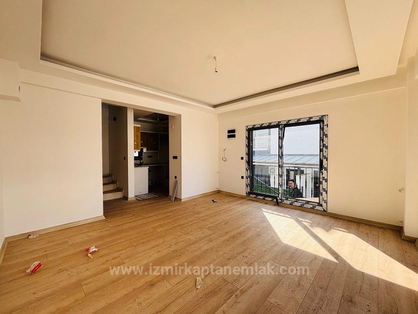 2+1 Villa Mit Garten Zum Verkauf Im Dorf Payamlı, Seferihisar, İzmir