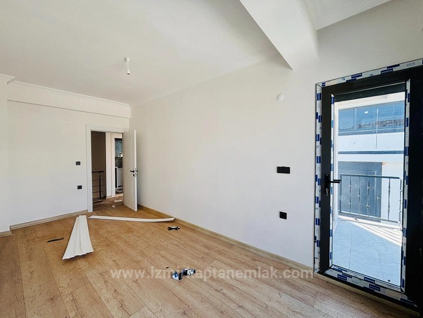 2+1 Villa Mit Garten Zum Verkauf Im Dorf Payamlı, Seferihisar, İzmir