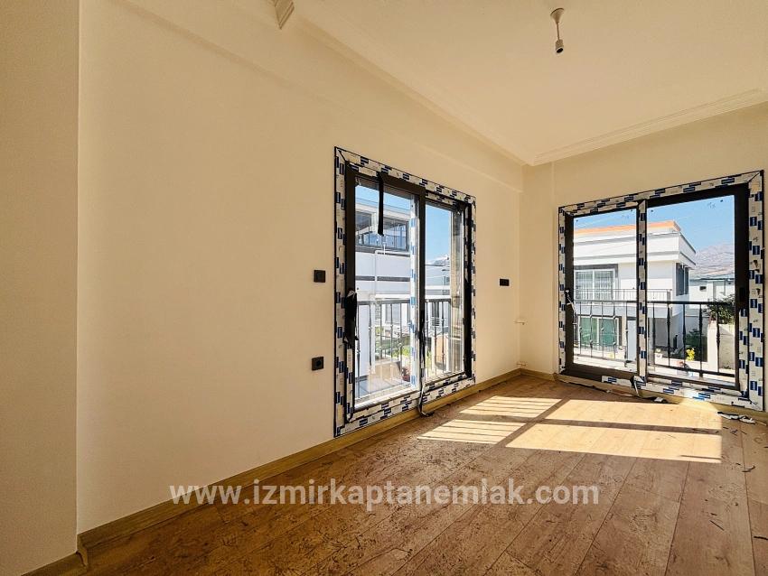 2+1-Zimmer Sommerhaus Zu verkaufen in Payamlı Bz. Seferihisar Doğanbey - 85 m²