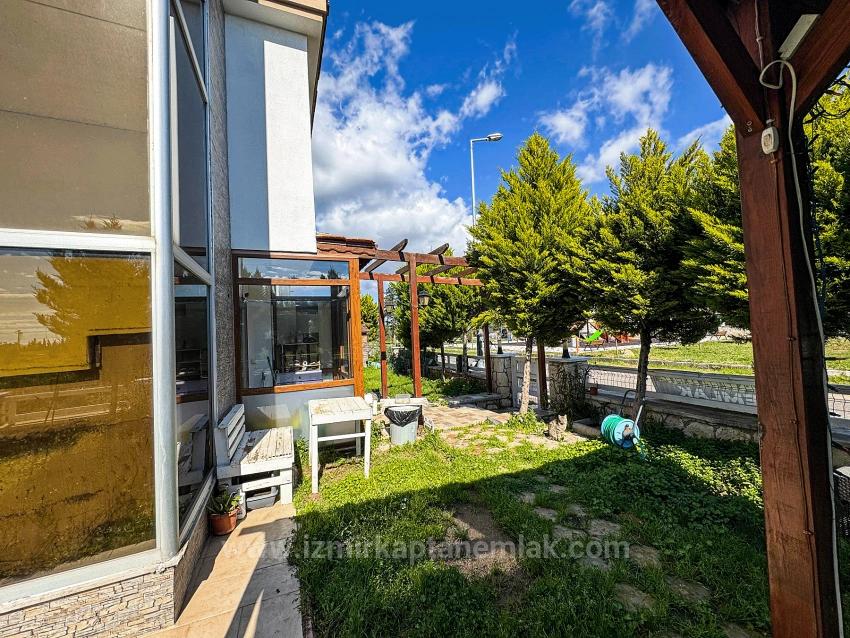 3+1 Villa Zum Verkauf In Einer Bewachten Wohnanlage Mit Swimmingpool Im Stadtteil Cumhuriyet, Seferihisar, Izmir.