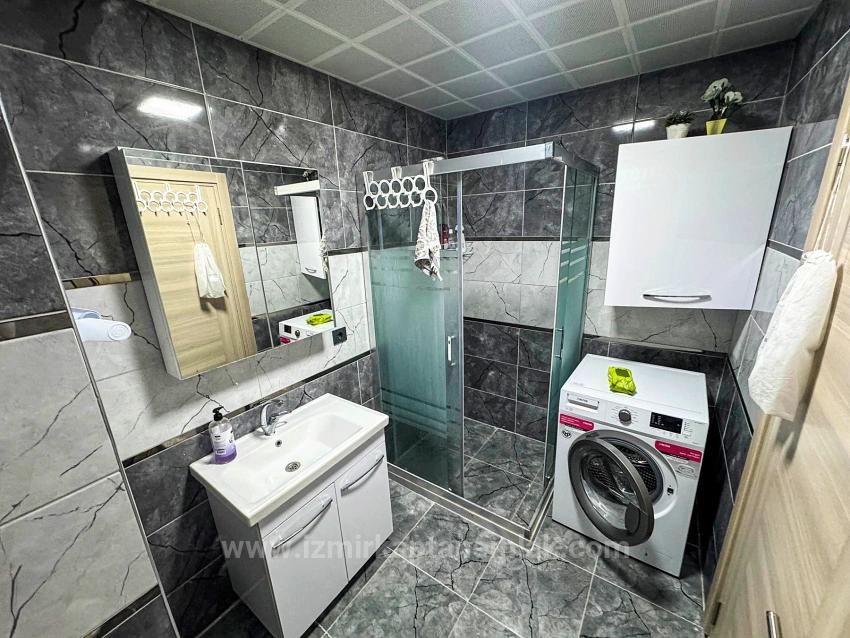 1+1-Apartment Zum Verkauf In Einer Anlage Mit Swimmingpool In Bengiler, Seferihisar, Izmir.