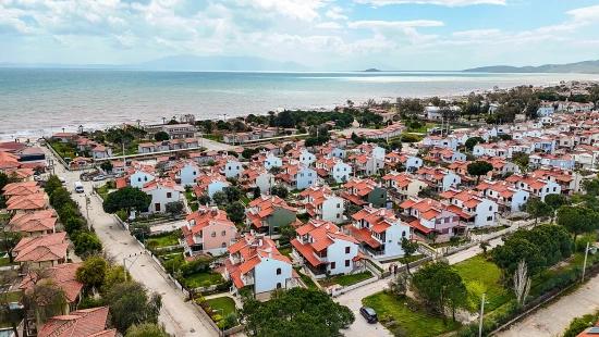 3+1-zimmer-villa Zum Verkauf Im Stadtteil Payamlı, Seferihisar, İzmir, 200 M Vom Meer Entfernt, Mit Großem Garten