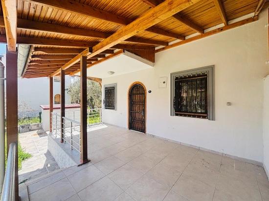 3+1-zimmer-villa Zum Verkauf Im Stadtteil Payamlı, Seferihisar, İzmir, 200 M Vom Meer Entfernt, Mit Großem Garten