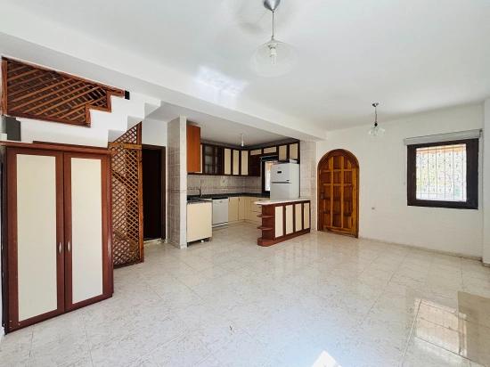 3+1-zimmer-villa Zum Verkauf Im Stadtteil Payamlı, Seferihisar, İzmir, 200 M Vom Meer Entfernt, Mit Großem Garten