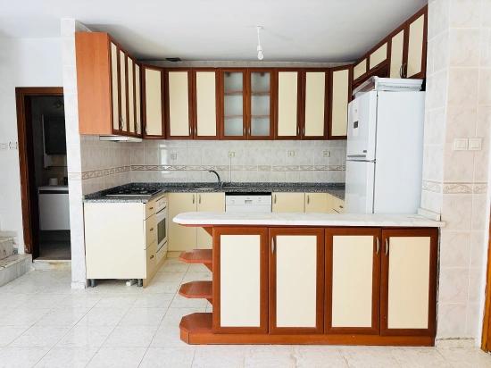 3+1-zimmer-villa Zum Verkauf Im Stadtteil Payamlı, Seferihisar, İzmir, 200 M Vom Meer Entfernt, Mit Großem Garten