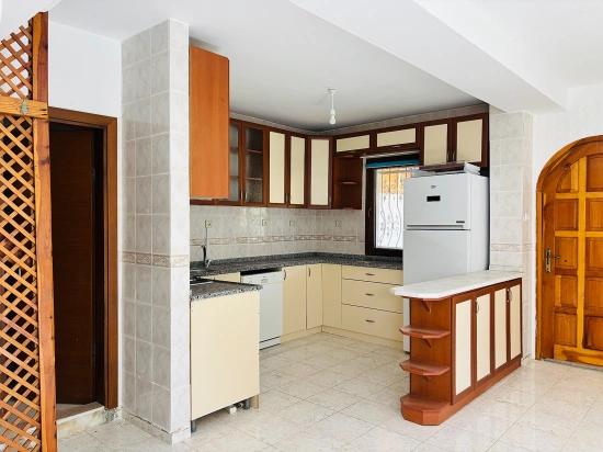 3+1-zimmer-villa Zum Verkauf Im Stadtteil Payamlı, Seferihisar, İzmir, 200 M Vom Meer Entfernt, Mit Großem Garten