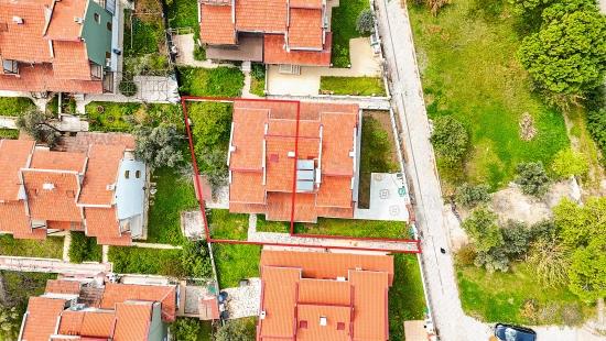 3+1-zimmer-villa Zum Verkauf Im Stadtteil Payamlı, Seferihisar, İzmir, 200 M Vom Meer Entfernt, Mit Großem Garten