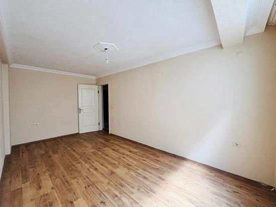 2+1-Zimmer-Wohnung Mit Geschlossener Küche, Nach Hinten Ausgerichtet, Bergblick, Im Stadtzentrum Von Bengiler, Seferihisar, Izmir