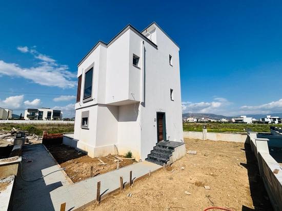 2+1 Freistehende Villa Mit Großem Garten Zum Verkauf Im Stadtteil Cumhuriyet, Seferihisar, Izmir