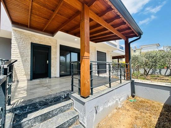 2+1 Maisonette-Villa Im Stadtteil Cumhuriyet, Seferihisar, Izmir