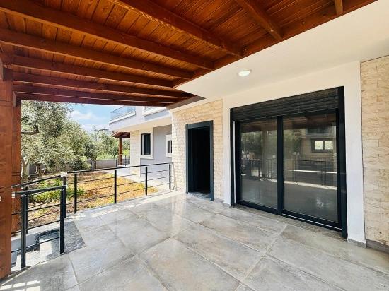 2+1 Maisonette-Villa Im Stadtteil Cumhuriyet, Seferihisar, Izmir