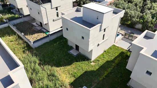 3+1 Freistehende Villa Mit Pool Zum Verkauf Im Stadtteil Cumhuriyet, Seferihisar, Izmir