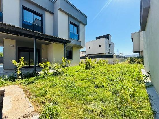 3+1 Freistehende Villa Mit Pool Zum Verkauf Im Stadtteil Cumhuriyet, Seferihisar, Izmir