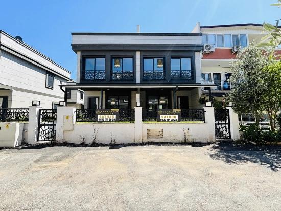 Doppelhaushälfte Zum Verkauf Im Stadtteil Payamlı, Seferihisar, İzmir, 350 M Vom Meer Entfernt, 3+1-zimmer-aufteilung.