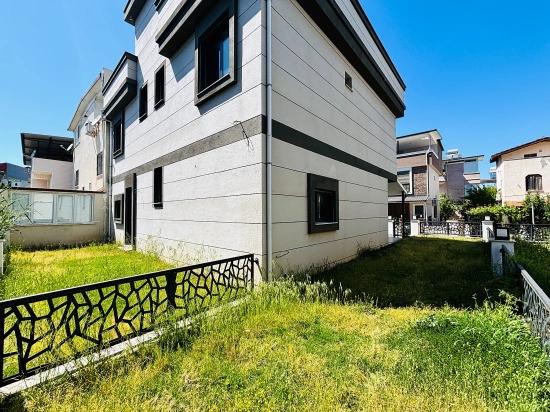 Doppelhaushälfte Zum Verkauf Im Stadtteil Payamlı, Seferihisar, İzmir, 350 M Vom Meer Entfernt, 3+1-zimmer-aufteilung.