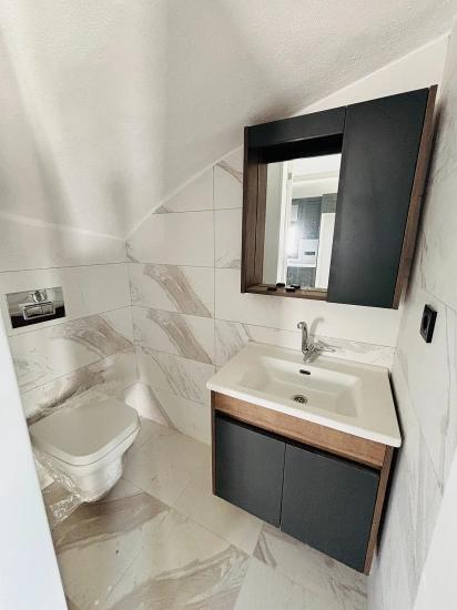 Doppelhaushälfte Zum Verkauf Im Stadtteil Payamlı, Seferihisar, İzmir, 350 M Vom Meer Entfernt, 3+1-zimmer-aufteilung.